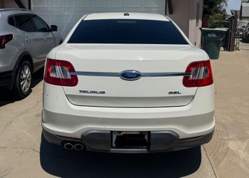 White Ford Taurus SEL 2010, 6 Cylinder