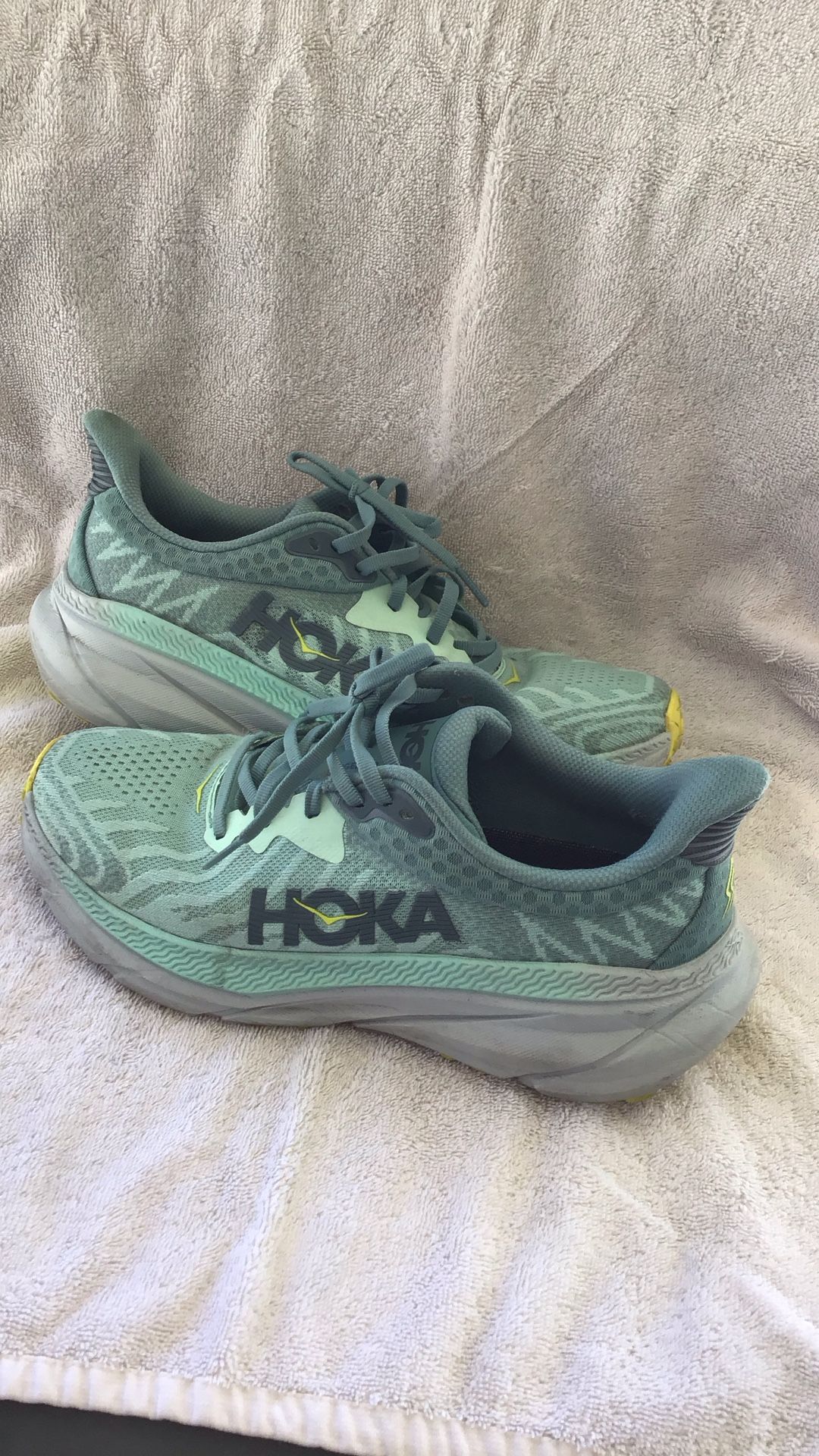 HOKA. 