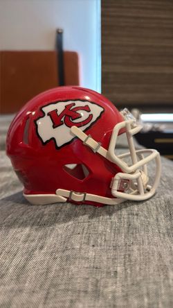 Mini signed tyreek hill helmet