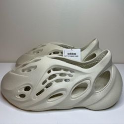 Yeezy Foam RNNR “Sand” Size 10
