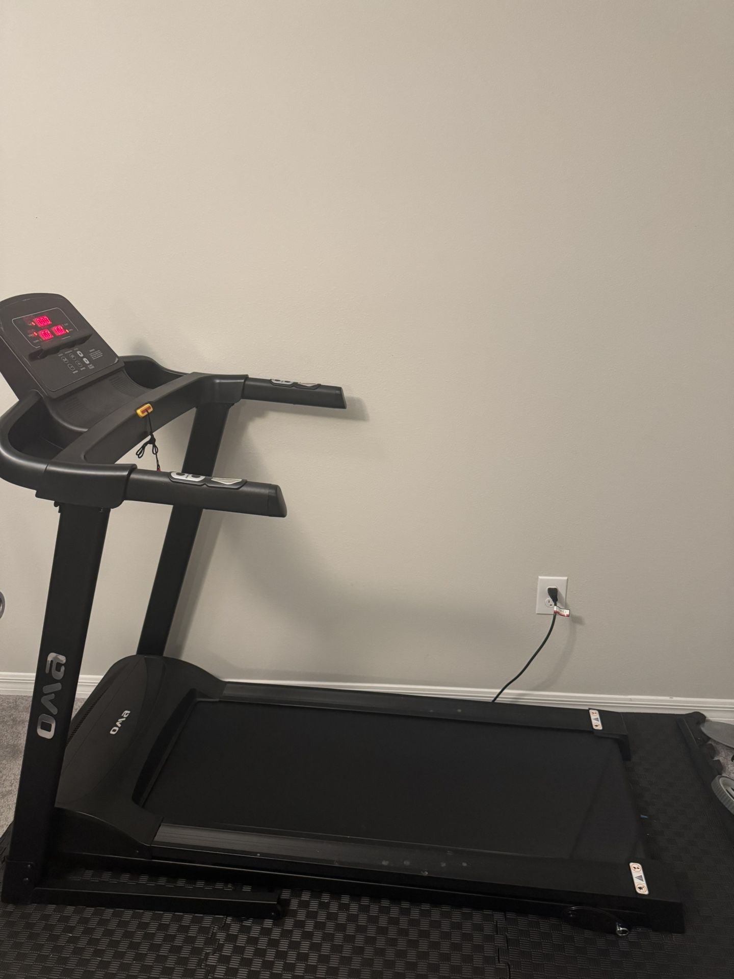 OMA Treadmill – Like New! 