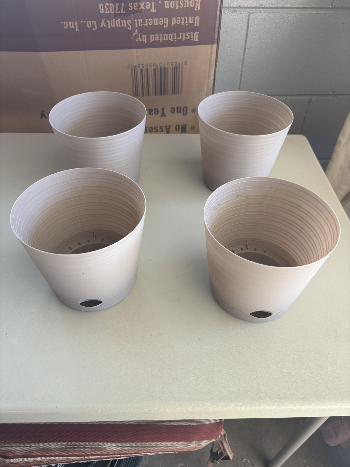 4 Small Plastic Planters