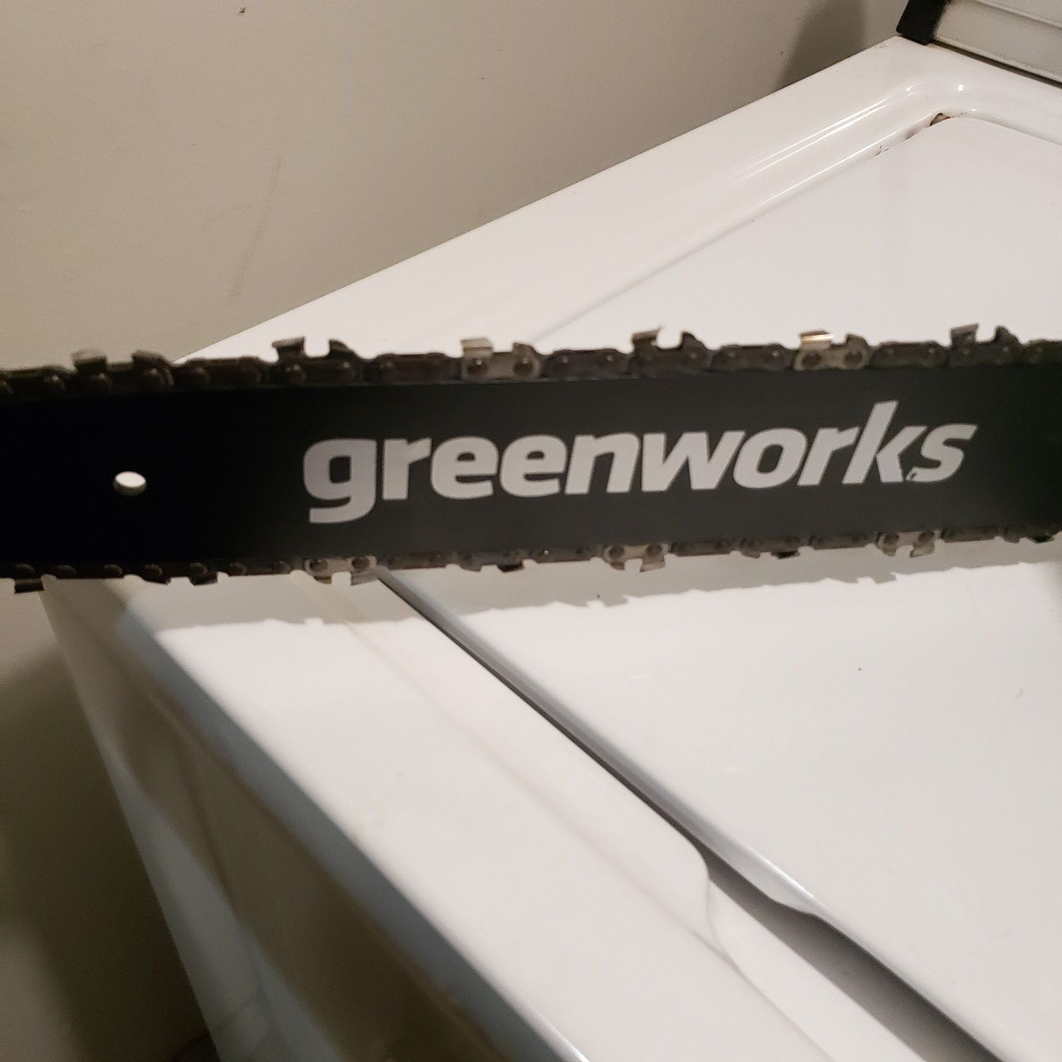 14 inch bladeGreen works chain saw needs battery and charger