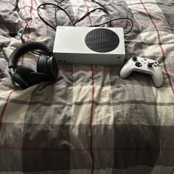 Xbox Series S With Controller And Wireless Headset 