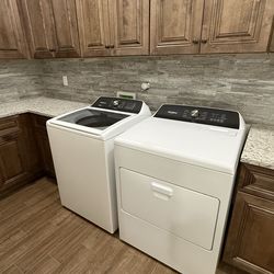 NICE WHIRLPOOL -WASHER AND DRYER 2 in 1 COMBO UNIT