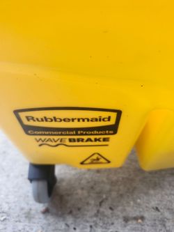 Rubbermaid commercial mop