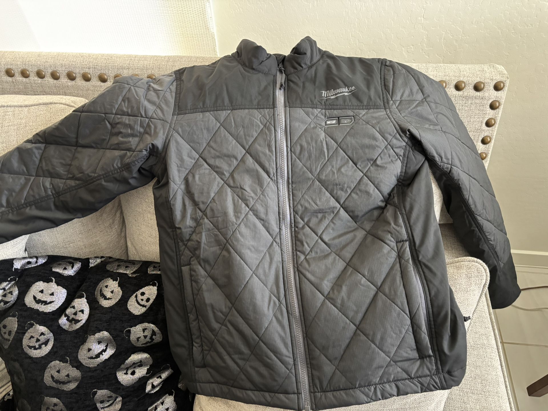 Mens Small M12 12-Volt Lithium-Ion Cordless Heated Jacket Small