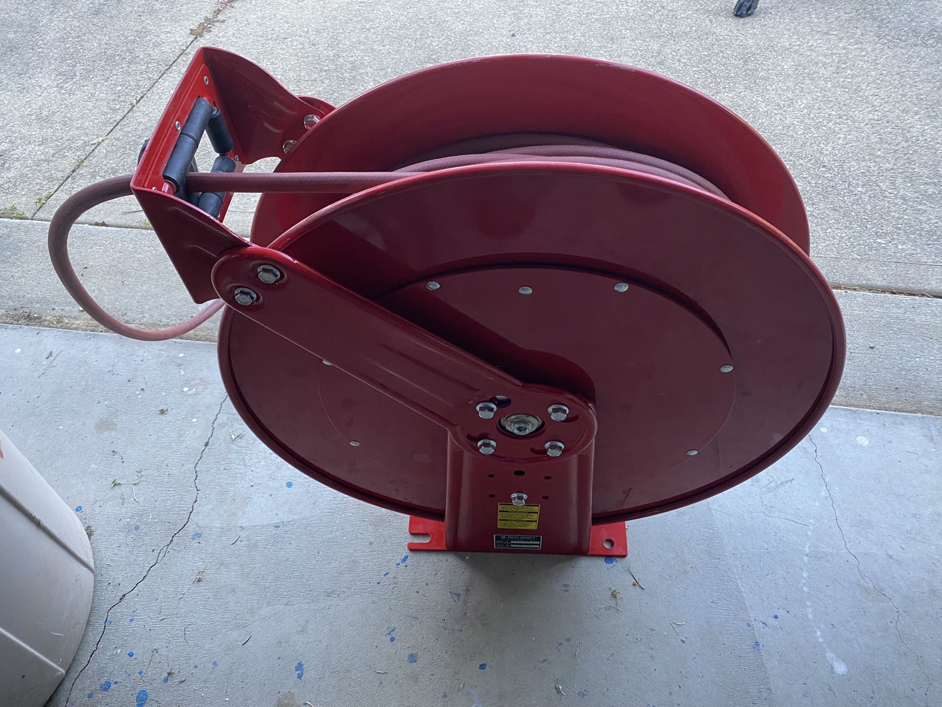 100’ Retractable Hose Reel
