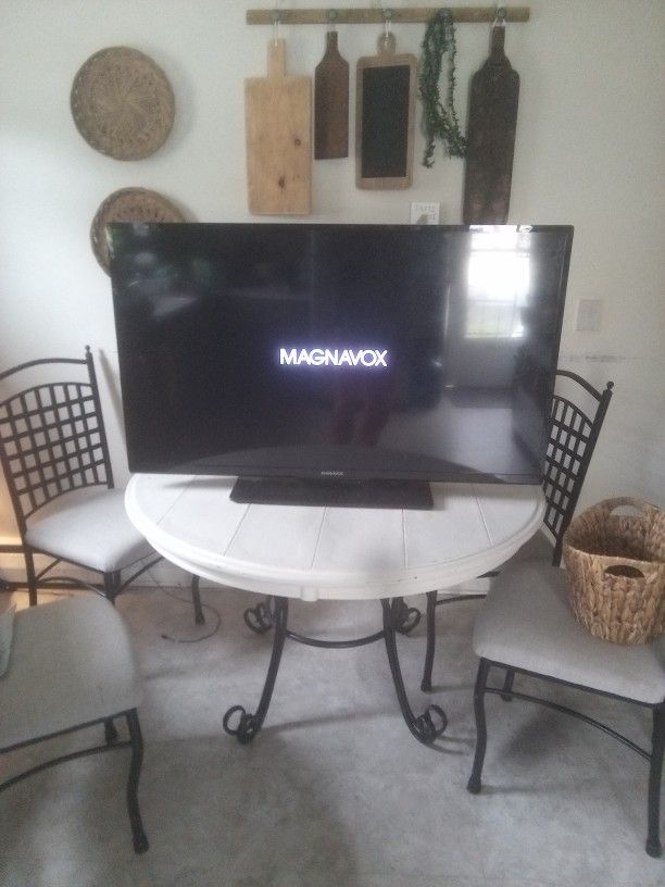 Flat Screen TV (50 Inch)