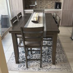 Dining Table W/Chairs