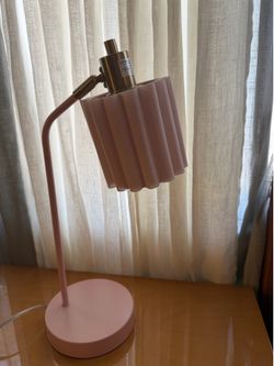 Baby Pink  table modern   lamp with iPhone and computer charger new