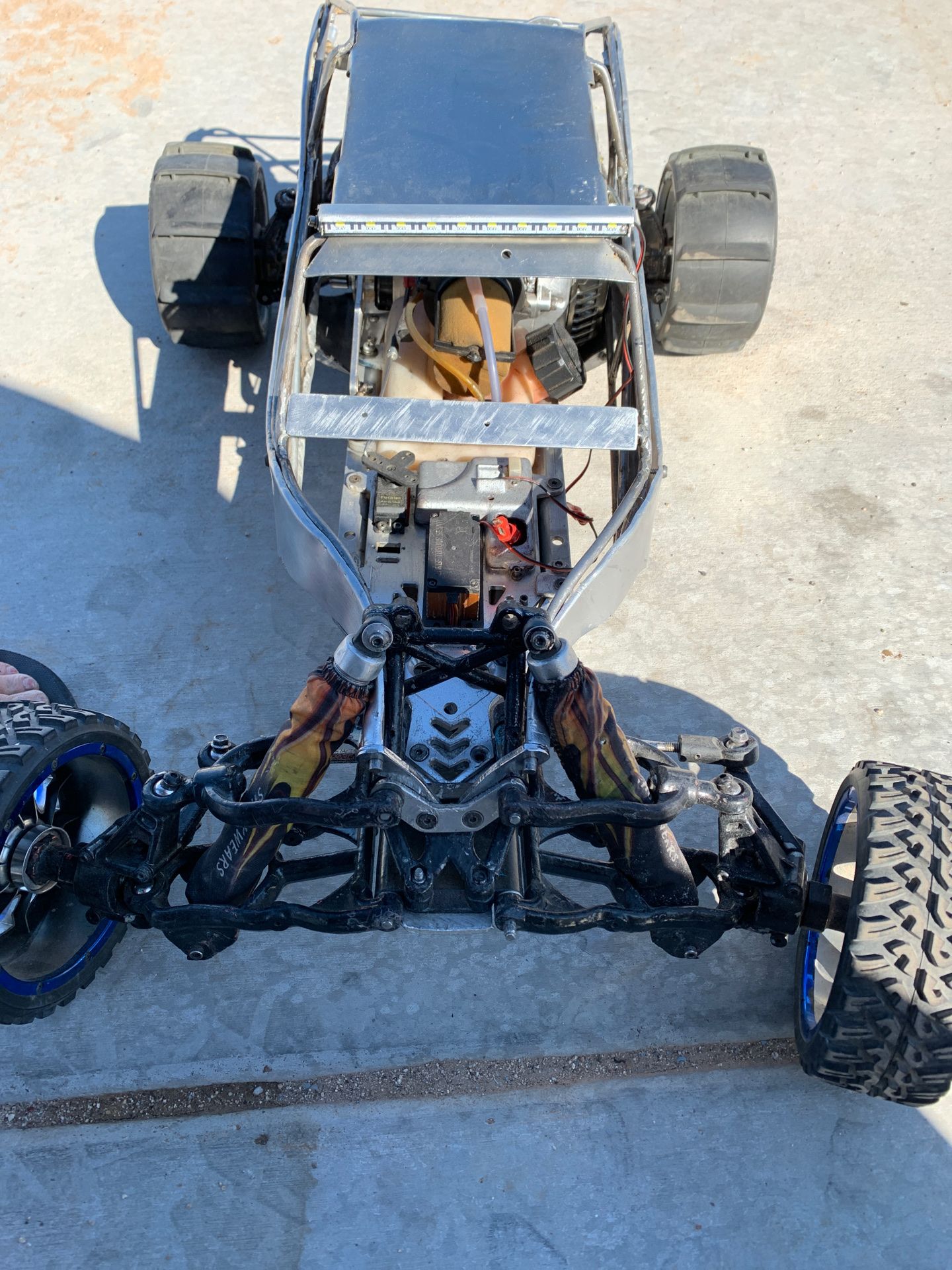 Hpi remote control car 1/5th gas powered 5B with D-box stability control system