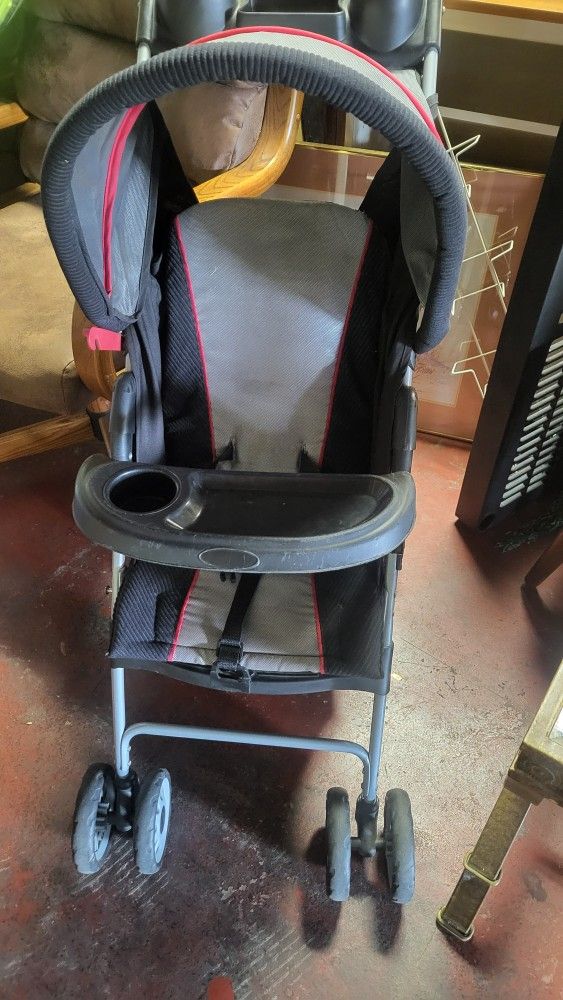 Nice CLEAN BABY TREND STROLLER