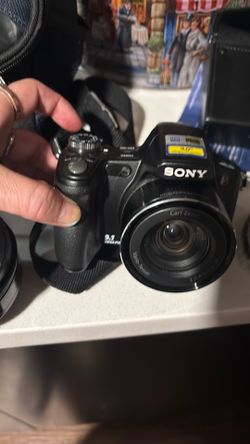Sony cyber shot comes with remote control Brand New lens in a bag and all the wires