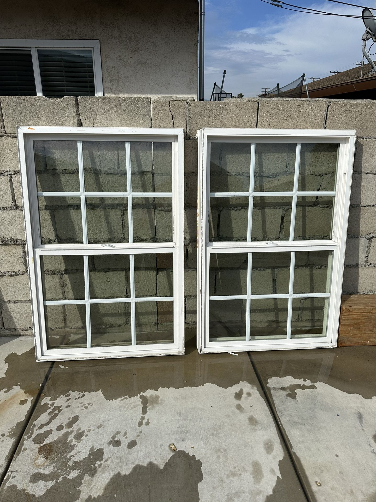 2 Used Double Pane Glass Low E Vinyl Box Windows 