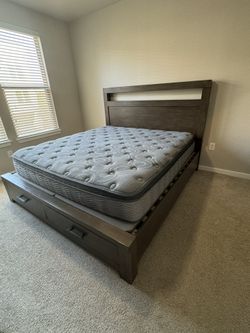 CALIFORNIA KING BEDFRAME 