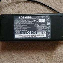 Toshiba Laptop Power Adapter