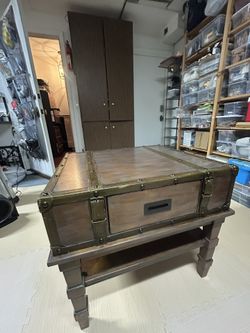 Side Table / End Table 