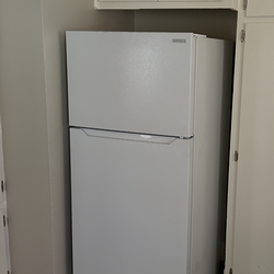 Insignia 14.2 Cu Refridgerator