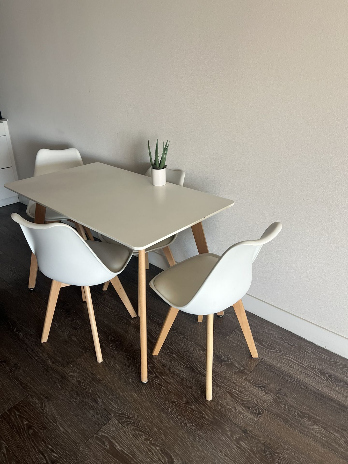 Dining Table And Chairs 