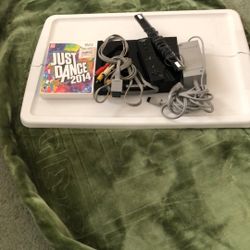 Nintendo Wii excellent condition works really good. One controller to games everything is included.