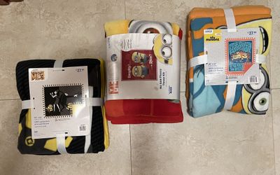 NEW No Sew Throw Blanket Kits Despicable ME