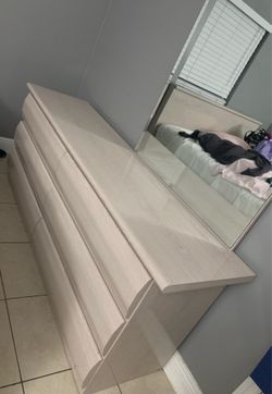 Dresser w mirror