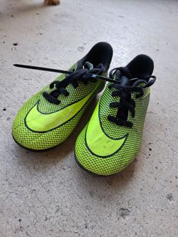 Nike Soccer Cleats Kids 11c Highlight yellow