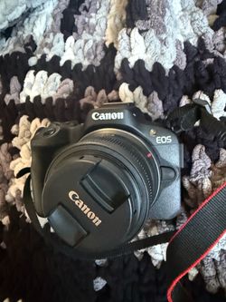 Canon r50 with 2 lens super clean