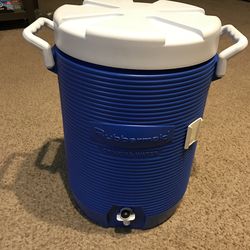 Rubbermaid 5 gallon  Drinking water cooler