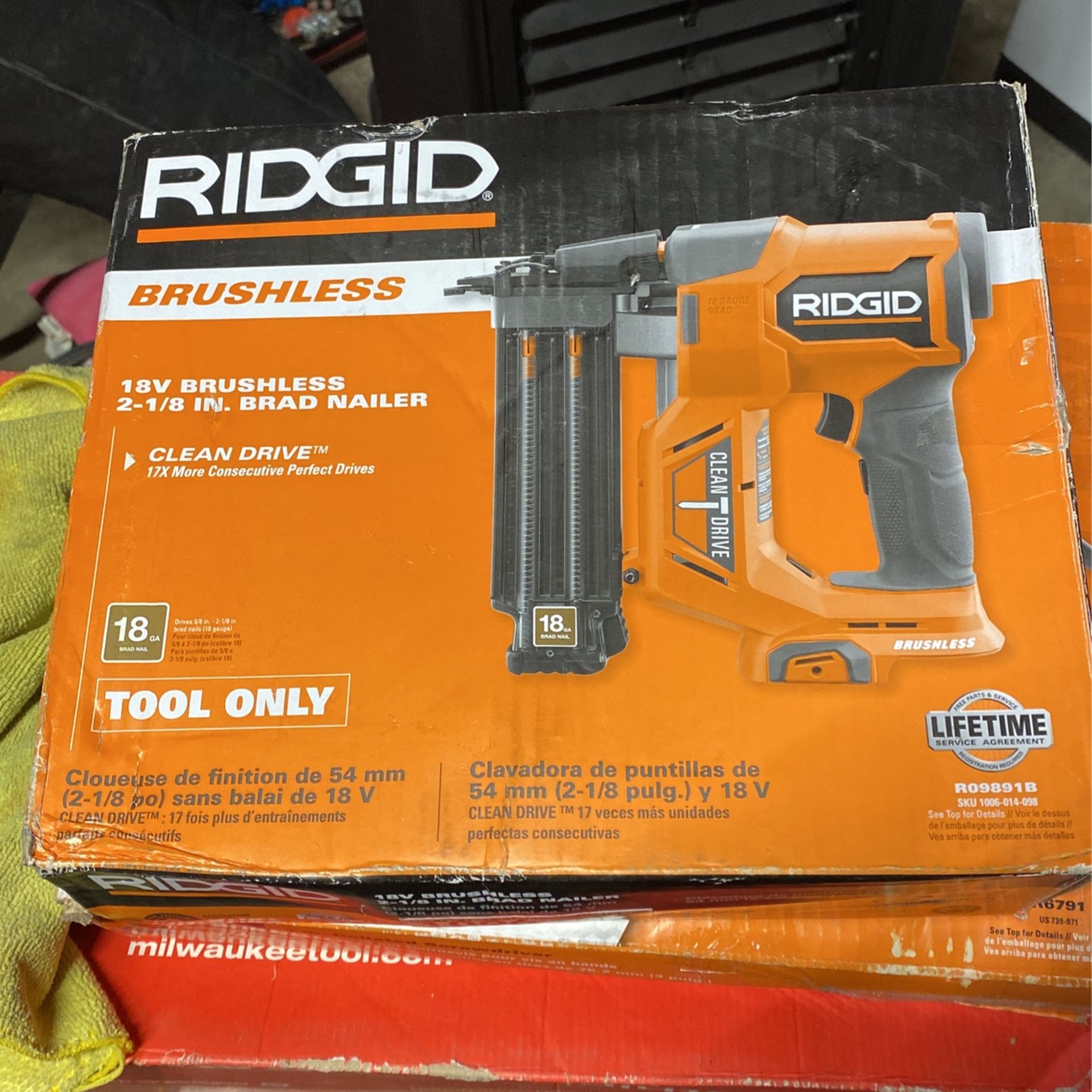 Ridgid 18v Brushless 1/8 Brad Nailer Gun