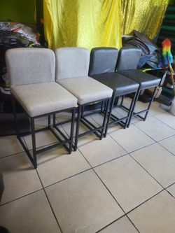 Set of 4 -24in barstools