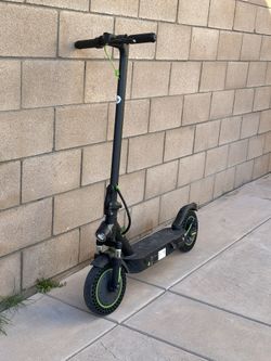 Isinwheel S9 Max Electric Scooter – For Parts or Repair