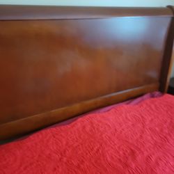 Queen Size Bed Eith 2 Nite Stand