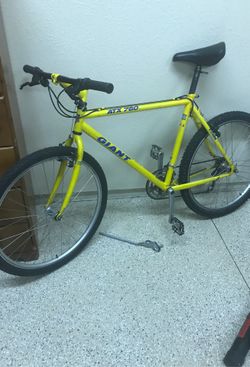 Giant name brand bike —/ like new rarely used! New one similar $600 bargain $200