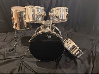 Vintage 1970s Slingerland drum kit and snare