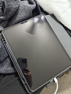 iPad Pro 5th GEN 12.9 Inch In Excellent Condition