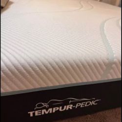 Queen Tempurpedic ProAdapt Mattress