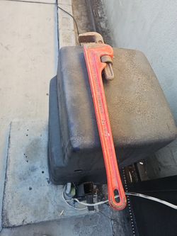 24 Pipe Weench