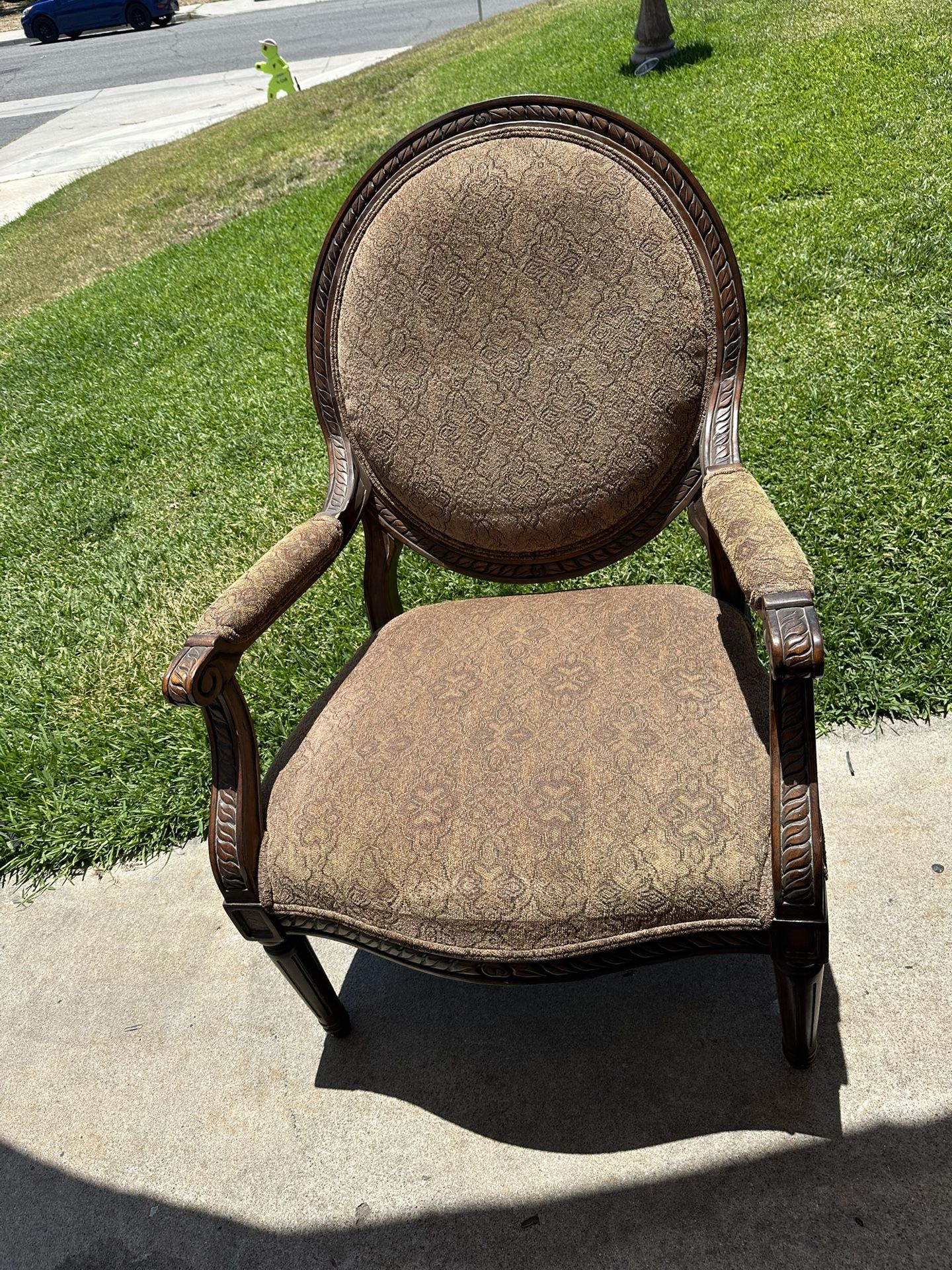 Vintage walnut Antique Arm Chair In Beautiful Condition