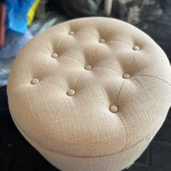 GREAT SMALL BEIGE FABRIC OTTOMAN.OLENTANGY RIVER RD & BETHEL RD PICKUP. PET FREE AND SMOKE FREE HOME