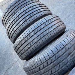 225 65 17 Tires Con 80% De Vida Las 4 De La Marca Michelín 