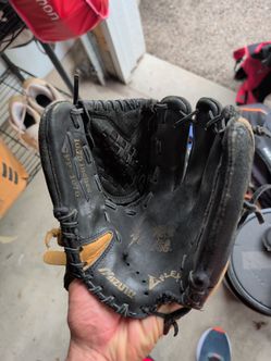 Free baseball glove! Mizuno