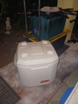 2 COLEMAN COOLER BIG WHITE 1 IS 60QT IT 15 FIRM MED SZ BLUE 1 IS COLEMAN 30+ QTS 10 FIRM