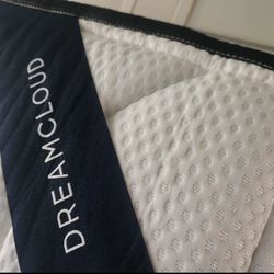 Dreamcloud Mattress King Size. $400. Will Deliver For A Fee.