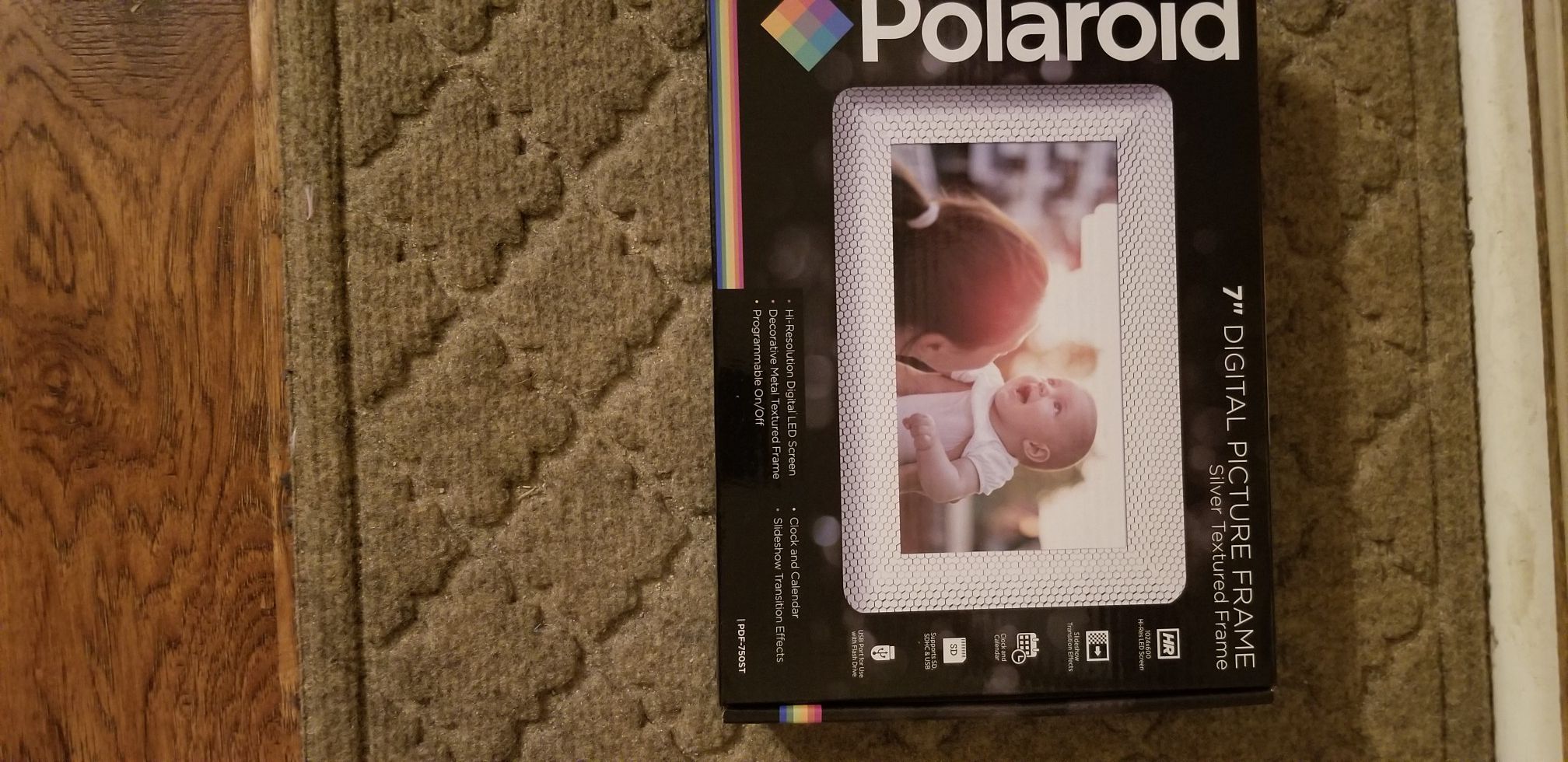 Brand new Polaroid 7inch digital picture frame