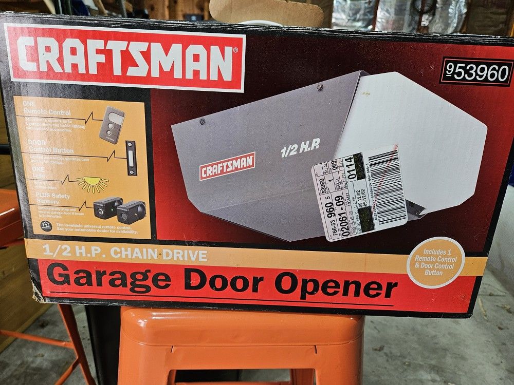 Craftsman Garage Door Opener. Brand NEW