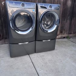 Electrolux Matching Set Like New Conditions 