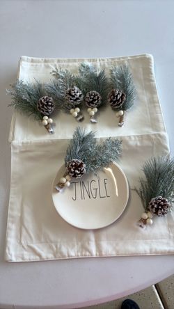 Table mats and decoration for table setting