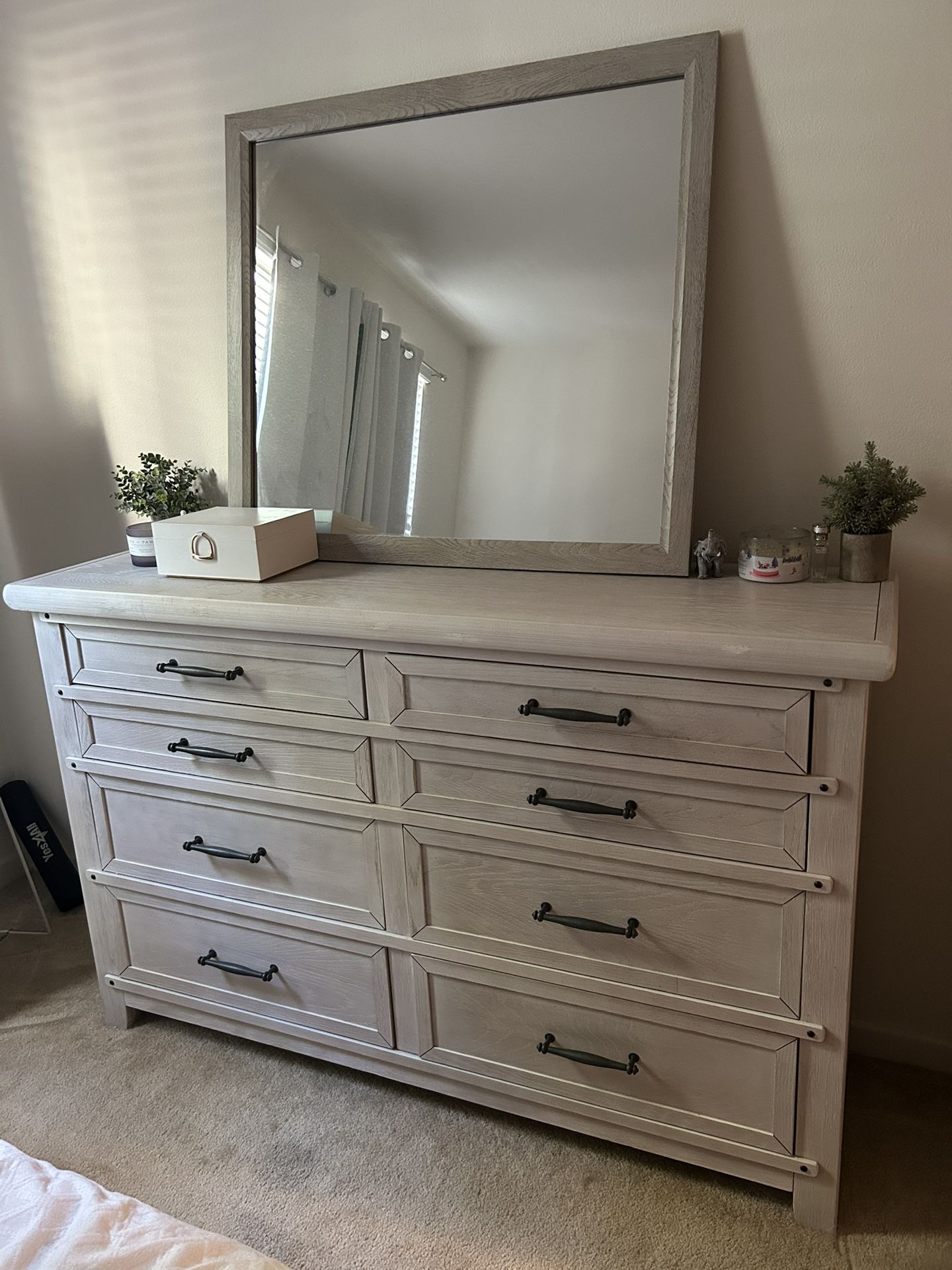 Dresser W/ Mirror